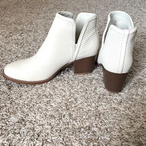 The Loft - Buttery Cream Booties